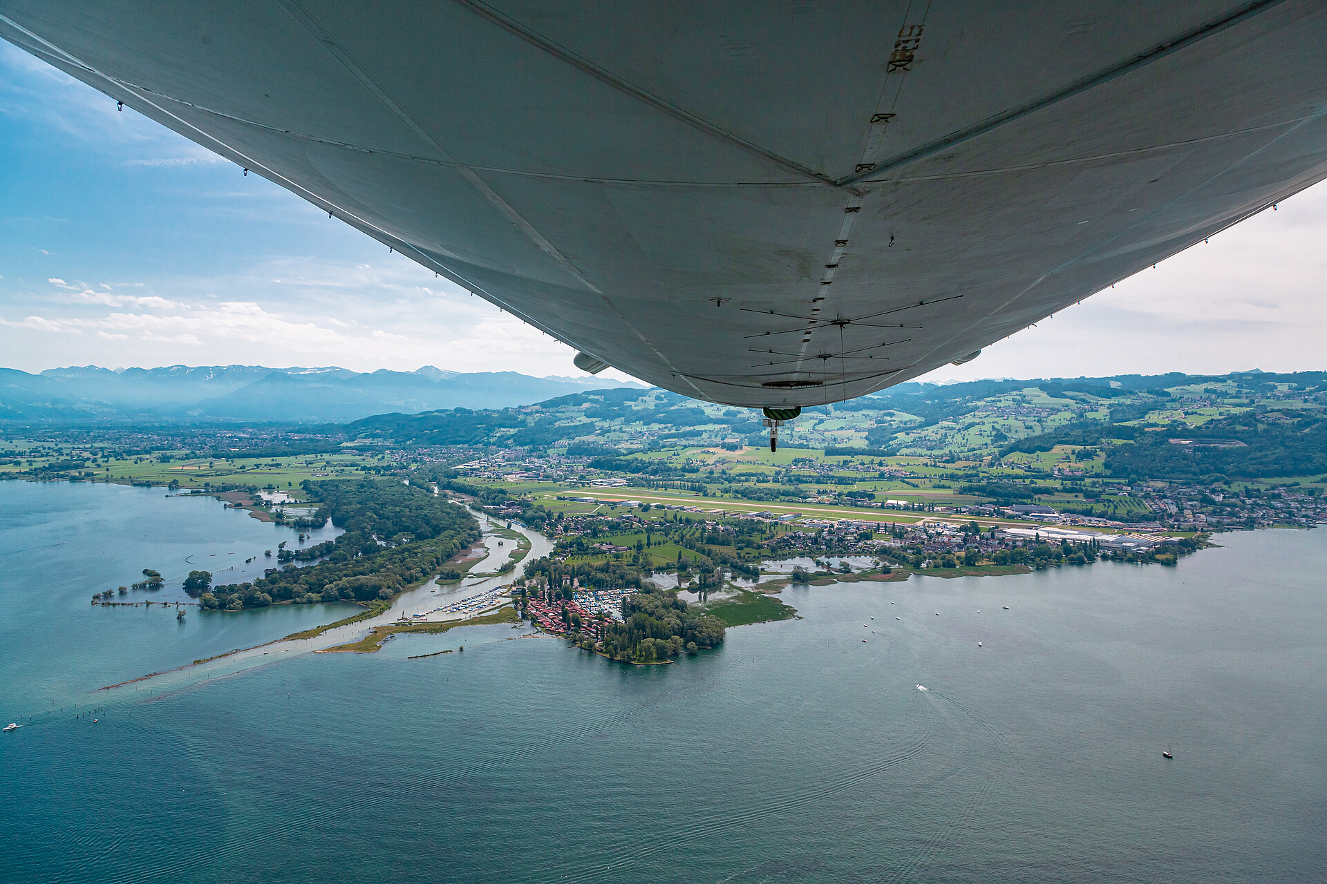 Zeppelin über dem Alten-Rhein