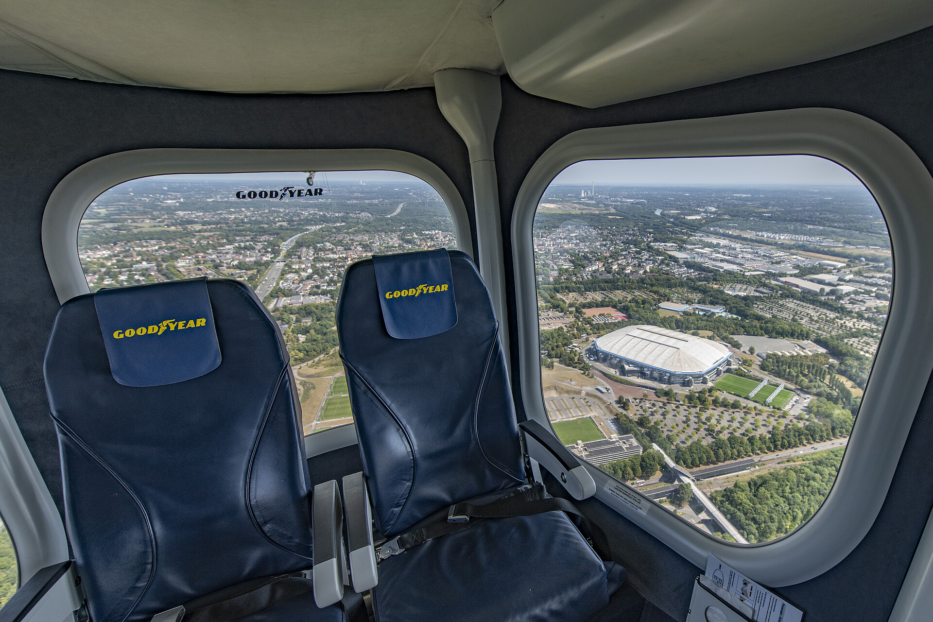 Blick aus dem Zeppelin-Fenster auf die Veltins Arena