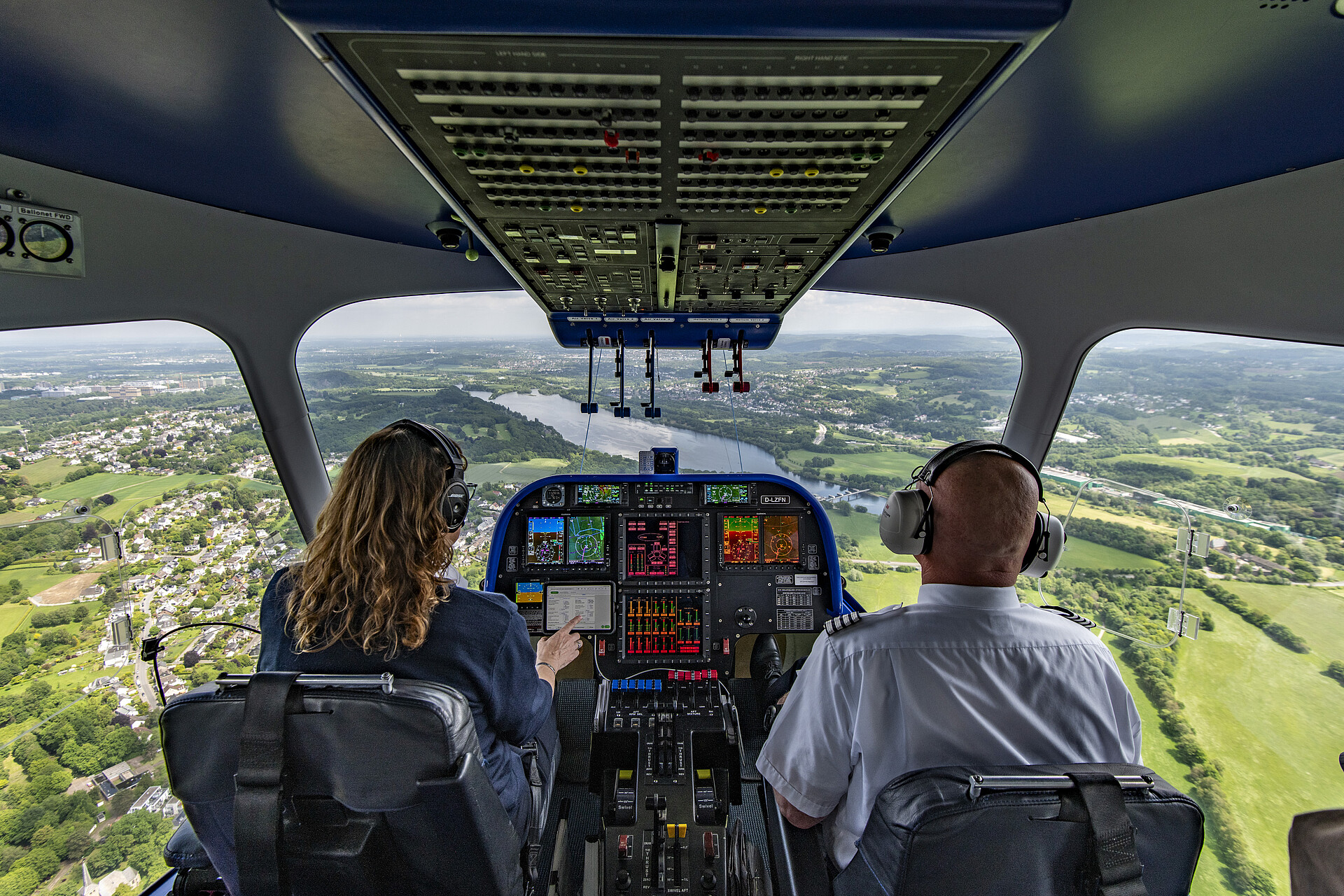 Blick aus dem Zeppelin Cockpit auf die Ruhr