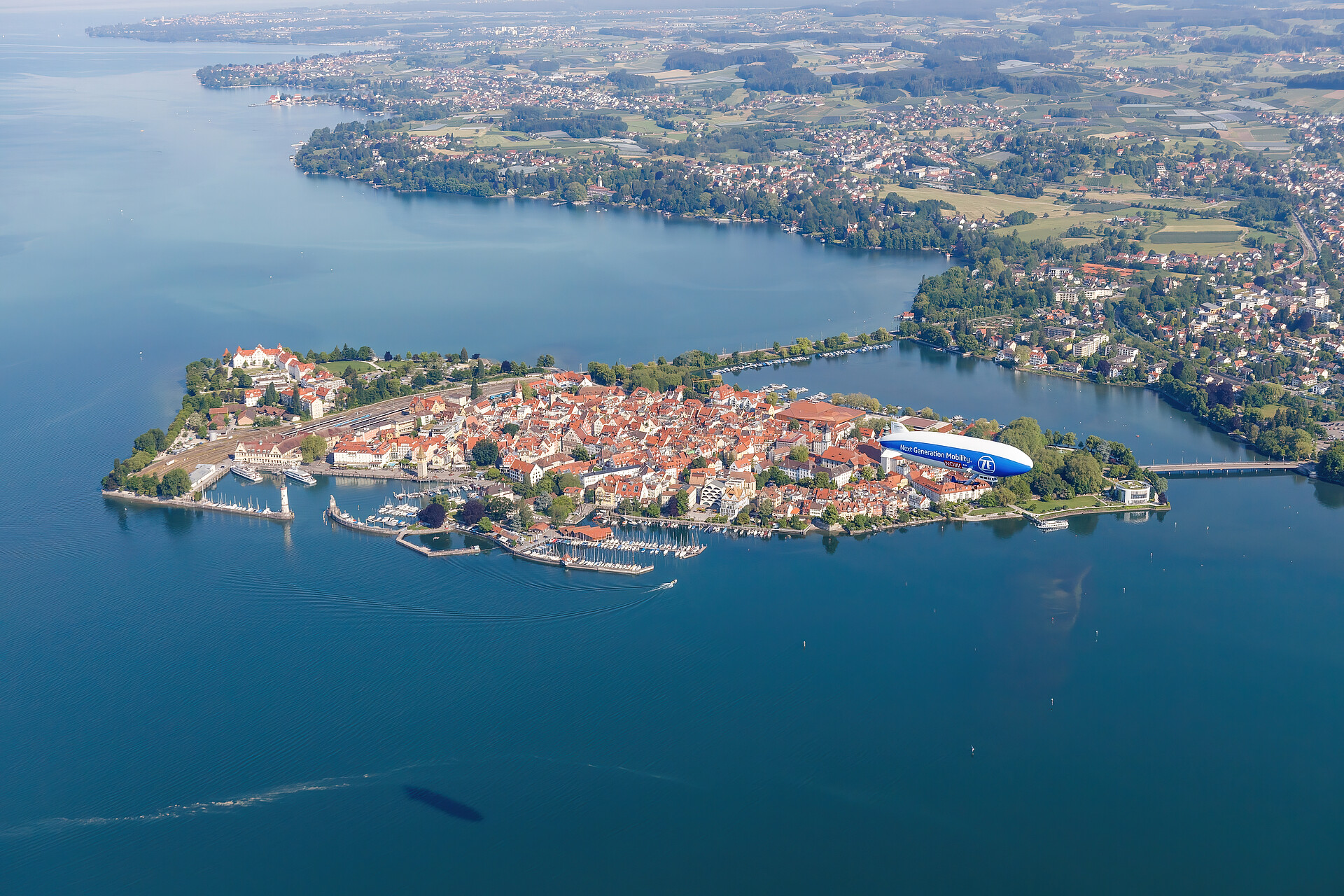 Zeppelin über der Insel Lindau