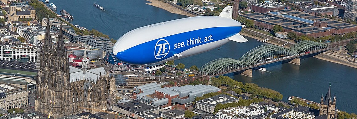 Zeppelin NT Flug über Köln und den Kölner Dom