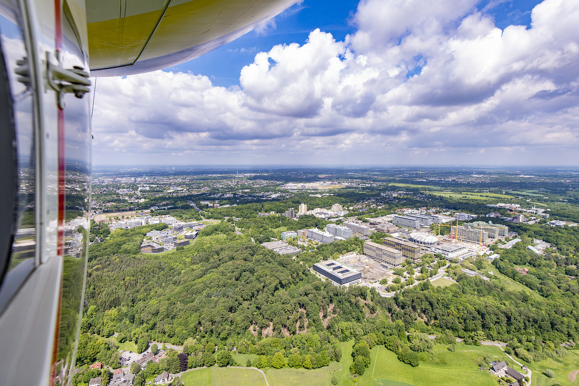 [Translate to English:] Blick aus dem Zeppelin auf Bochum