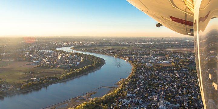 Zeppelin-Flug über den Rhein