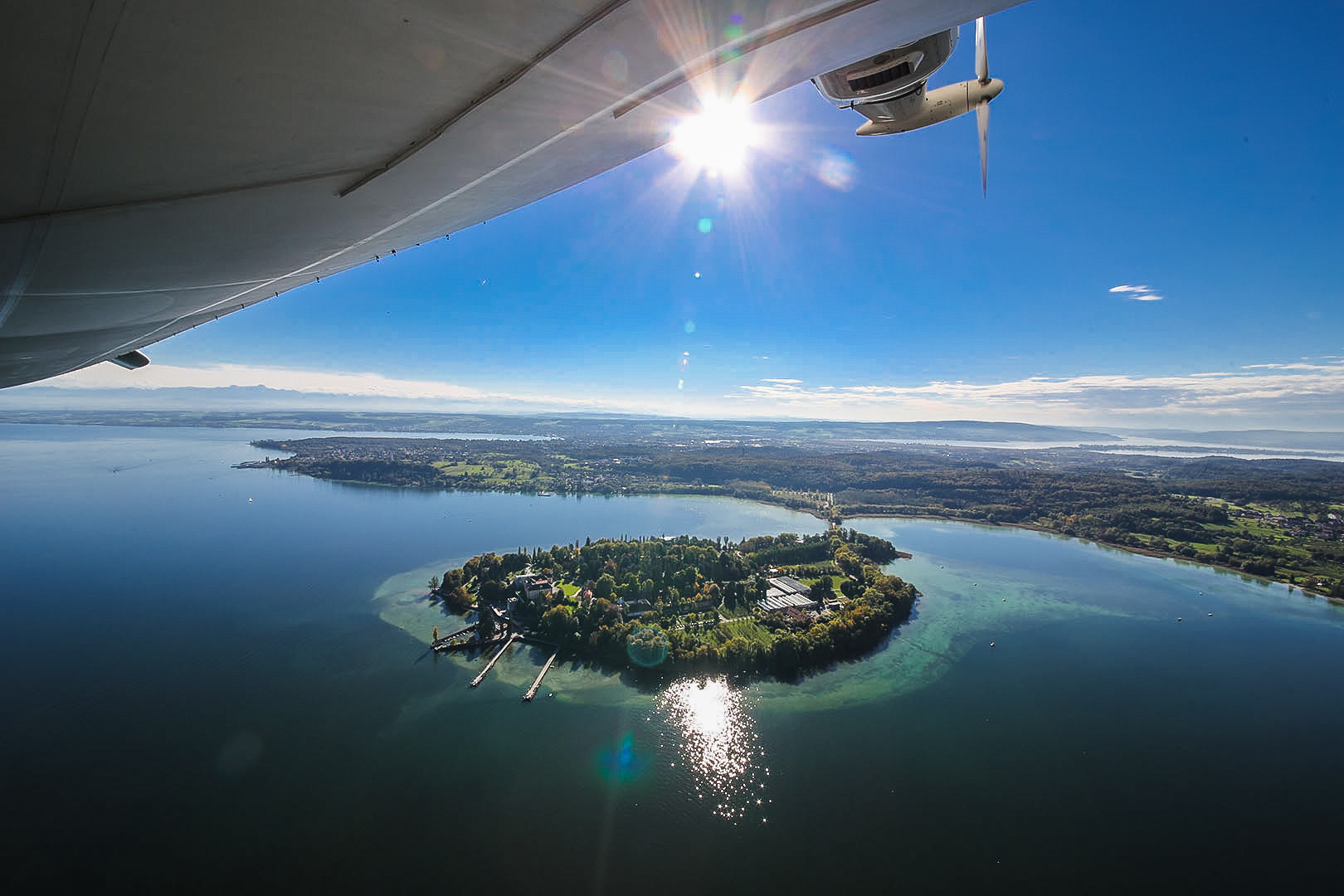 Blick auf die Insel Mainau aus dem Zeppelin