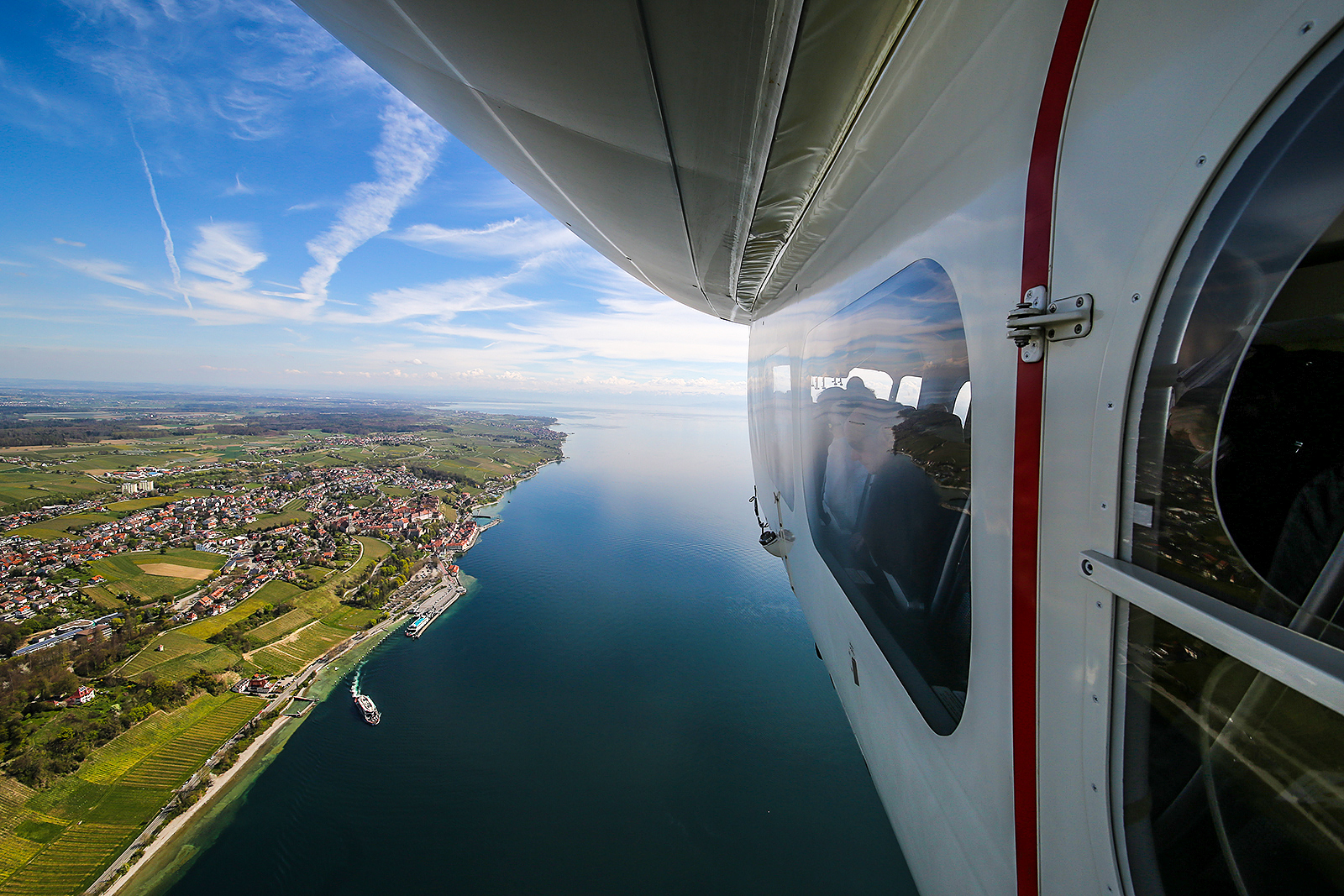 Blick aus dem Cockpit auf Meersburg