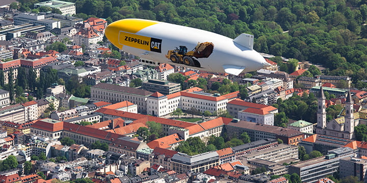 Zeppelin über München Zeppelin im Überflug über München