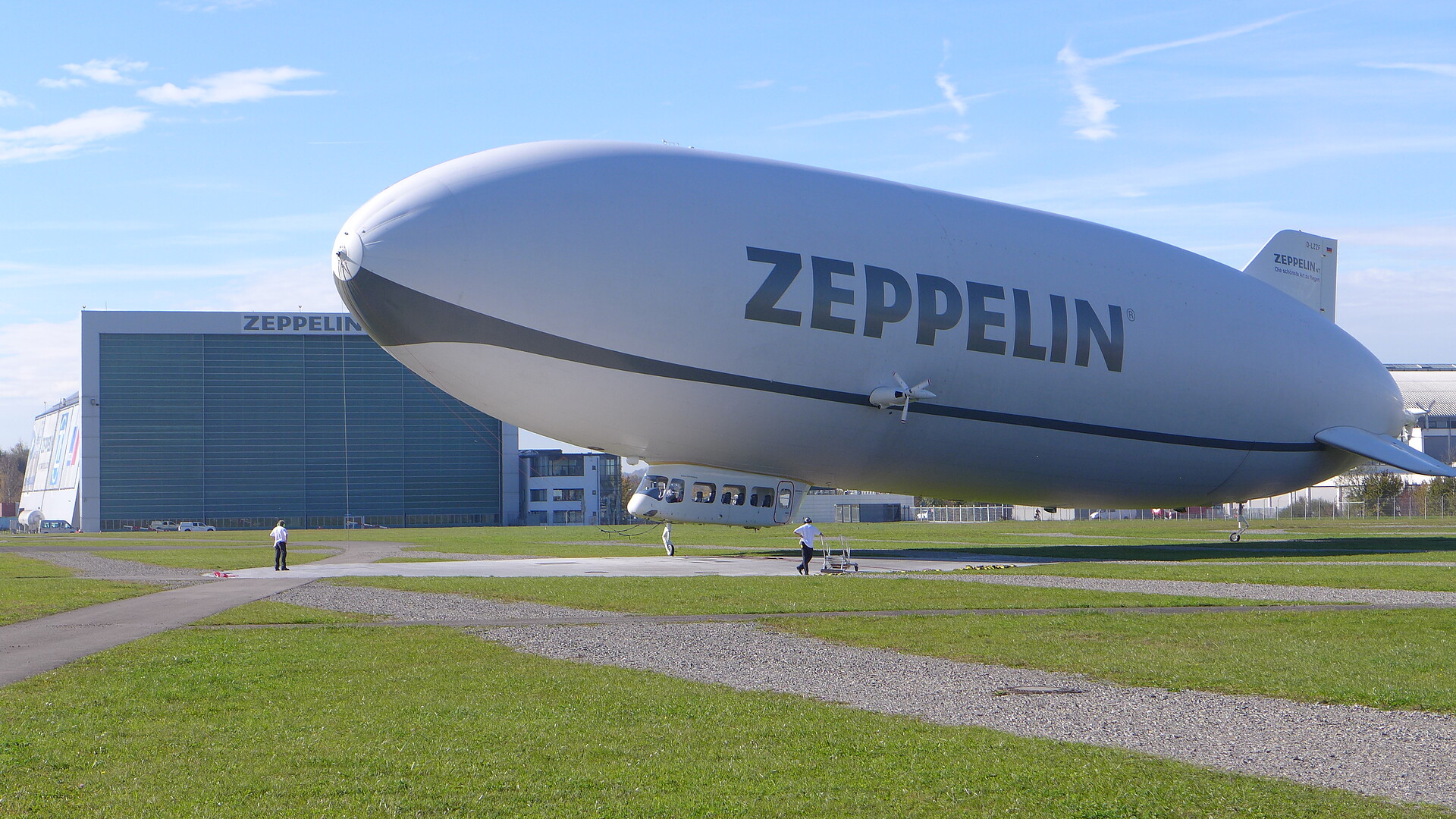 Zeppelin auf dem Star- und Landeplatz in Friedrichshafen