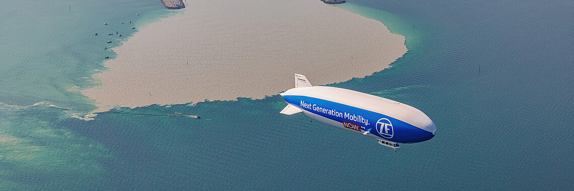 ZF Zeppelin über dem neuen Rhein