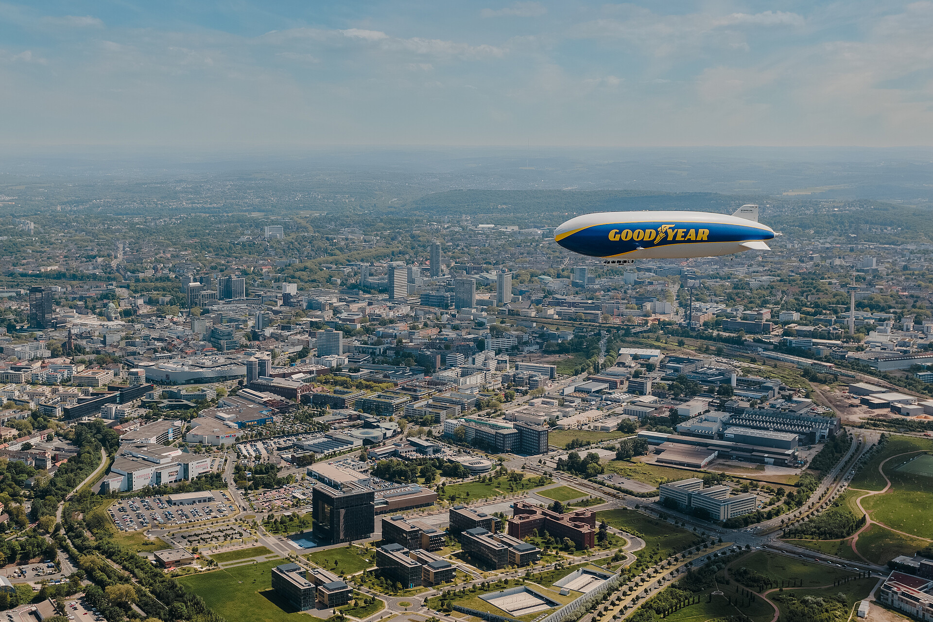 Zeppelin über Essen im Ruhrgebiet